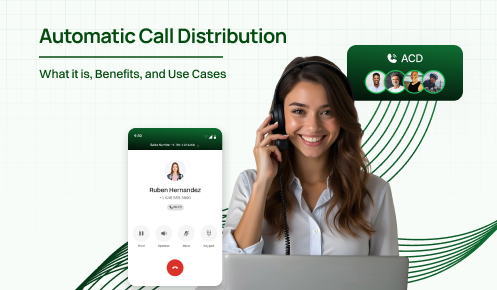 A women smiling with mobile phone in her hand.